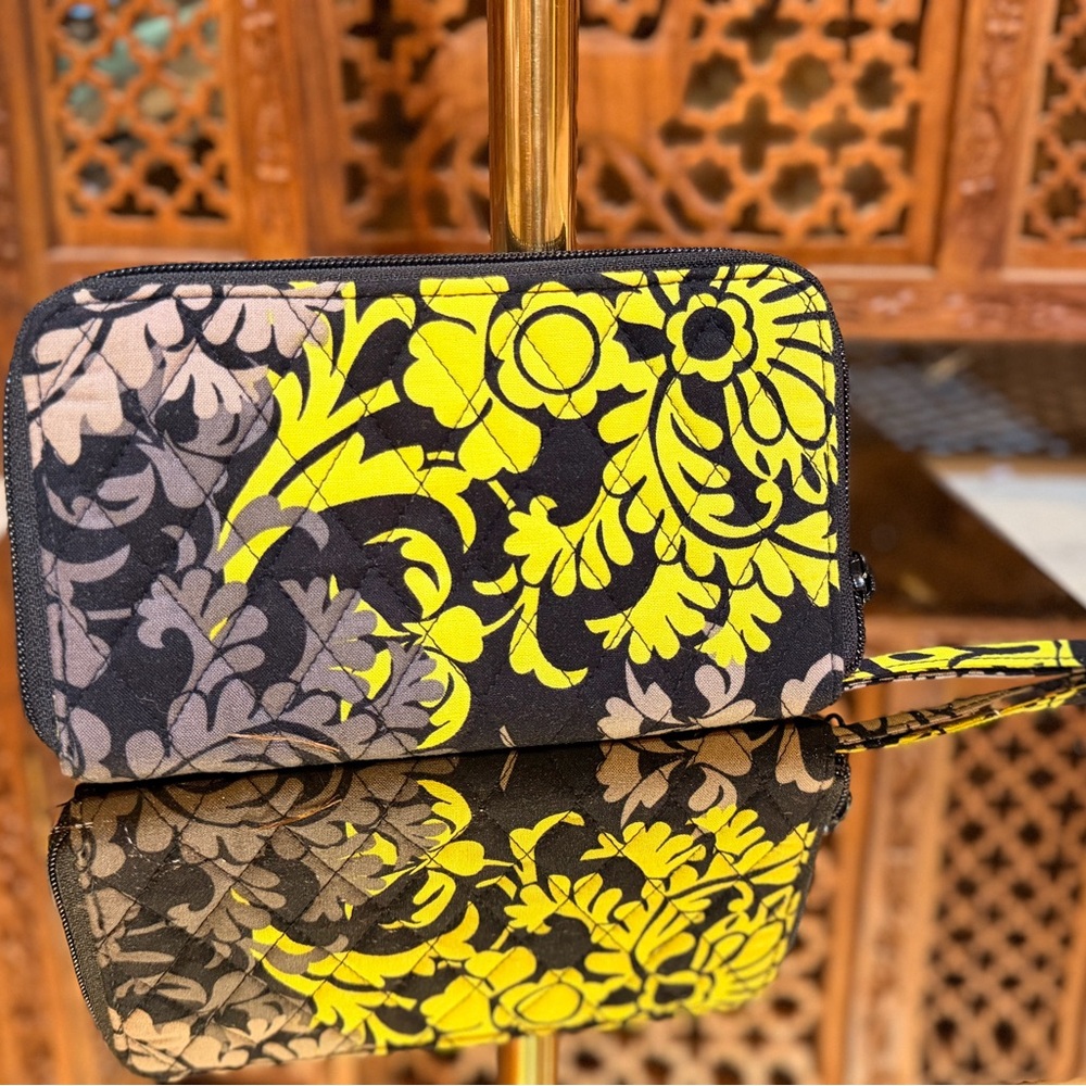 🖤 Vera Bradley Zip Around Quilted Wallet – Retired Pattern 💛